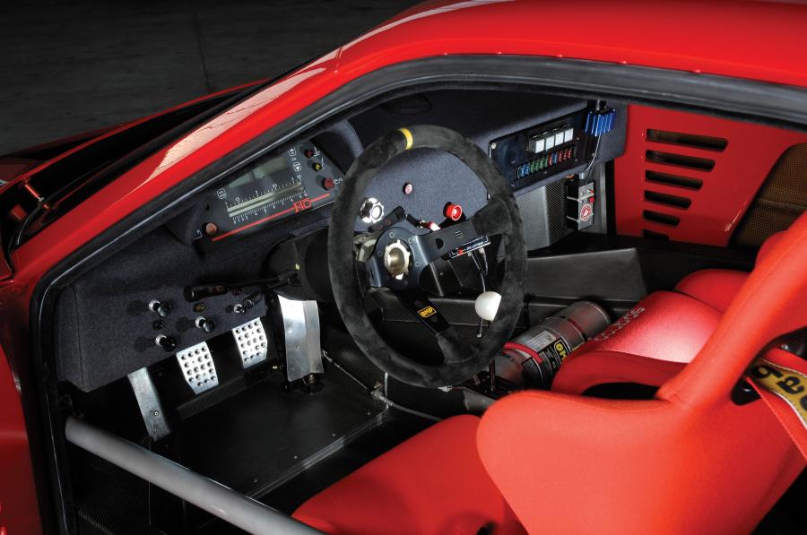  Ferrari F40 LM 1990 года  (фото 8 из 19)